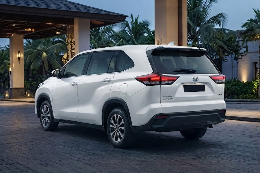 Toyota Innova Hycross